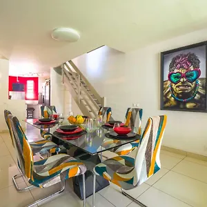 Triplex Yasuke: Vivez L'experience Pop Art Et Geek En Plein Coeur De Petit-Bourg